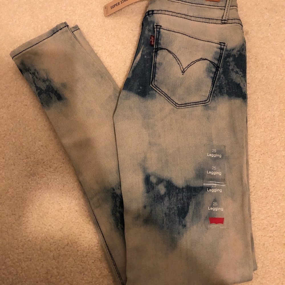 NWT Levi’s leggings acid wash jeans(read desci)
